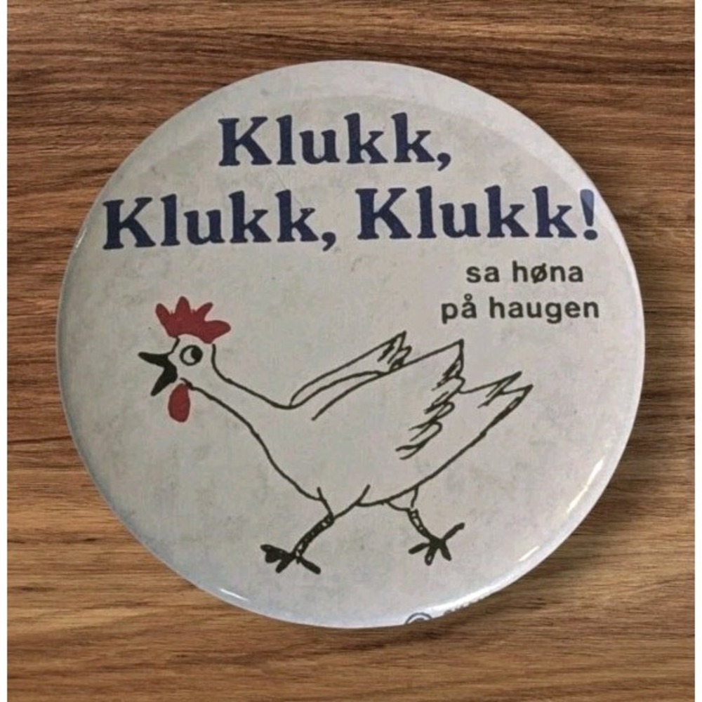 Norwegian Pinback Rooster Button Folk Song Klukk Klukk Sa Hona Pa Haugen Chicken